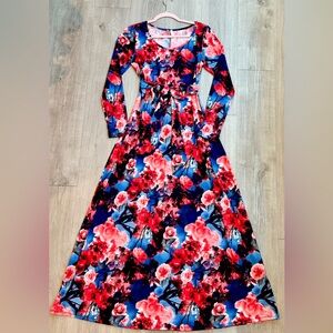 Beautiful size Medium floral stretchy maxi dress from Pink Blush!!!